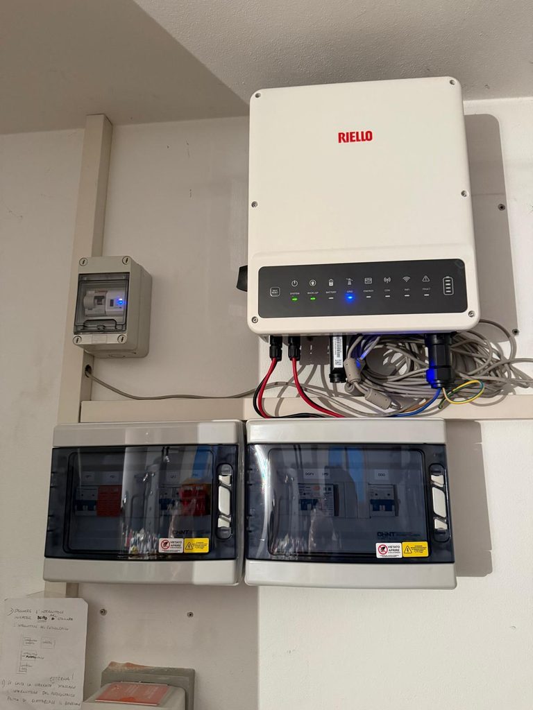 Inverter ibrido Riello per impianto fotovoltaico con accumulo a Treviso