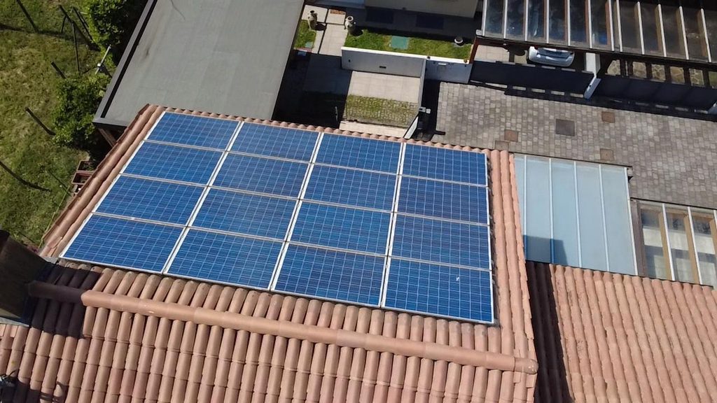 Impianto fotovoltaico a Treviso installato su tetto in tegole